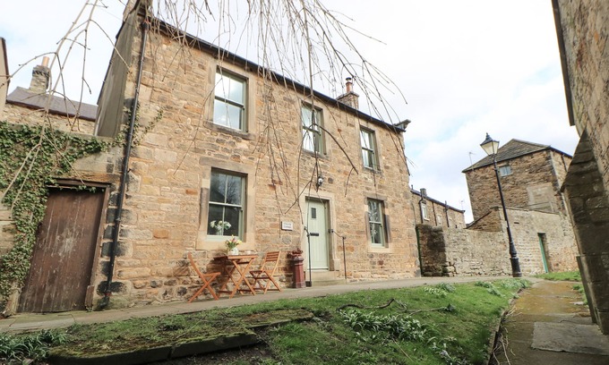 Barnard Castle Cottage | CHURCH COTTAGE, pet friendly, with open fire in Barnard Castle