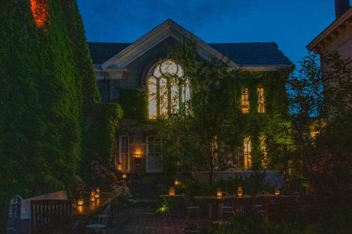 Kingston House | Church Des Artistes