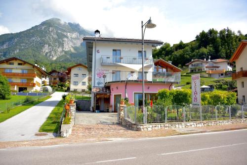 Dorsino Apartment | Ciclamino Standard Vittoria