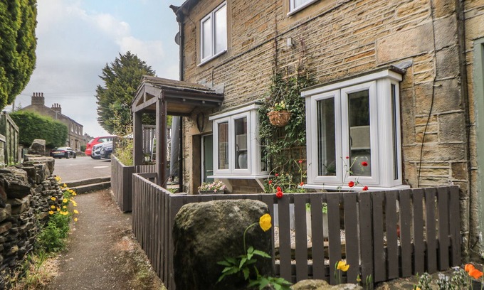 Hepworth Cottage | CINDERS COTTAGE, pet friendly, luxury holiday cottage in Holmfirth