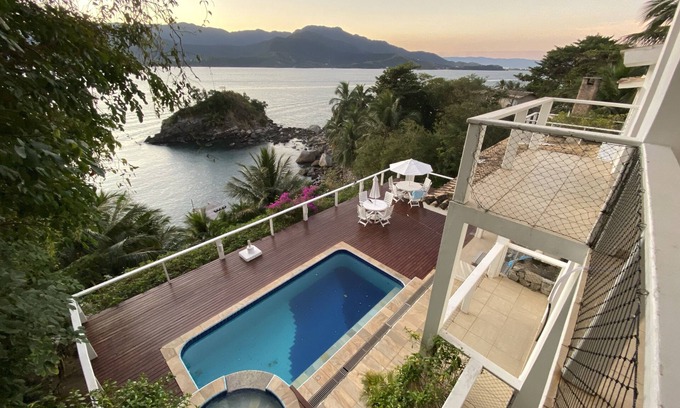 Piuva House | Cinematographic house facing the sea, accommodates 10 people FEITICEIRA BEACH