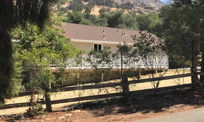 Three Rivers House | Cinnamon Creek Cottage, Sequoia National Park