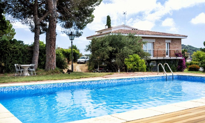 Cabrils House | CINTO - House for 11 with garden and private pool 25 minutes from Barcelona