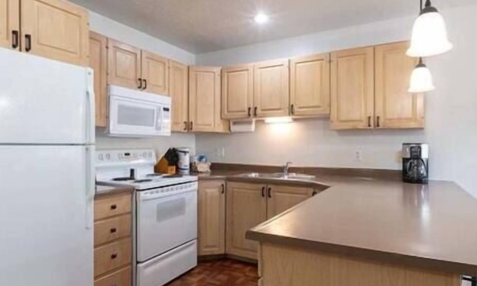 Summit Park Resort | Circle J | Lux Condo | Kitchen | Great Location