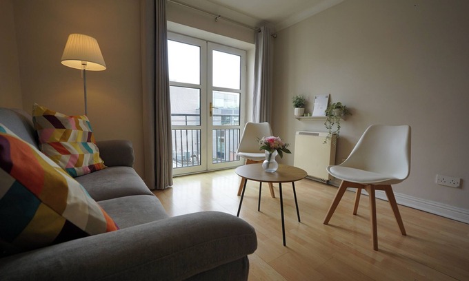 Grand Canal Dock Apartment | City center 1bedroom apartment can cook