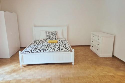 Oberstrass Apartment | City Center Flats with Balcony & Garden View Rigi - Self Checkin