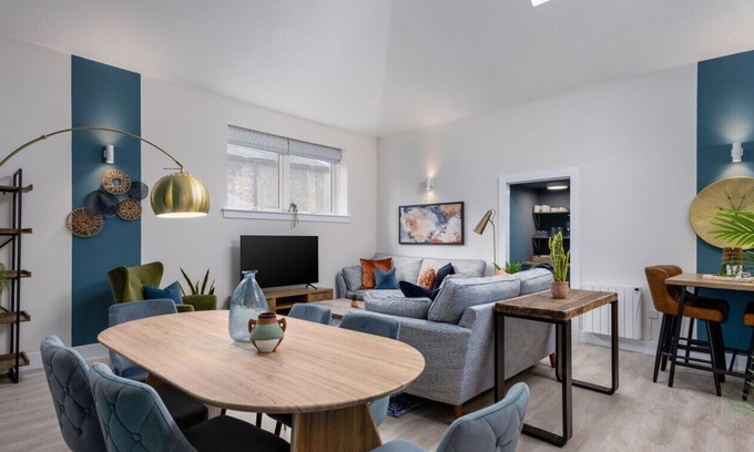 Stirling Condo | City Centre Haven: Stirling's Hidden Gem