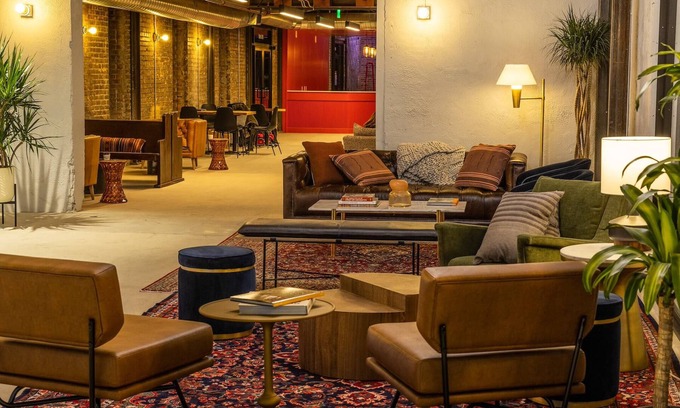 People's Freeway Hotel | City Chic Getaway, evo Comfort, Ideal for Outdoors, Dogs Are Welcome!