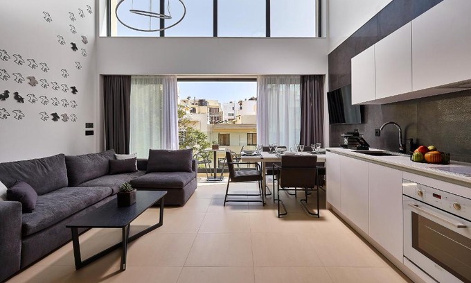 Heraklion Apartment | City Lion by Semavί