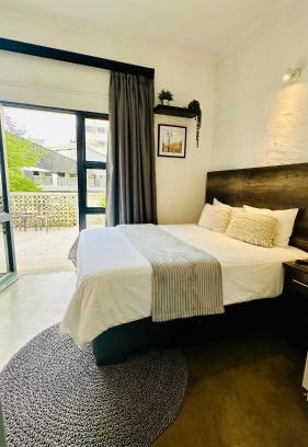 Downtown Johannesburg Apartment | City Living Apartment 119 - Private Balcony, Washing Machine & Fast WiFi