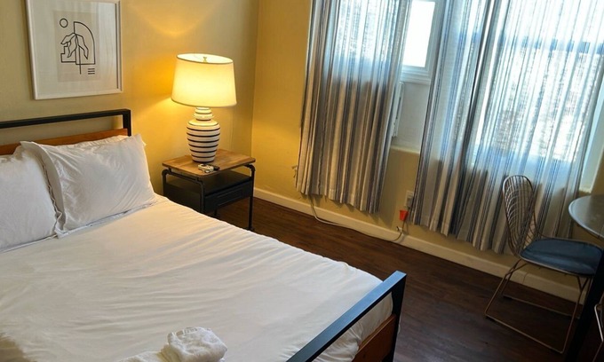 Westlake Apartment | City of Angels Studio! Escape near Downtown!