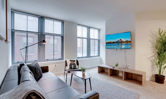 Aurora Highlands Apartment | City Style by Metro & Shops