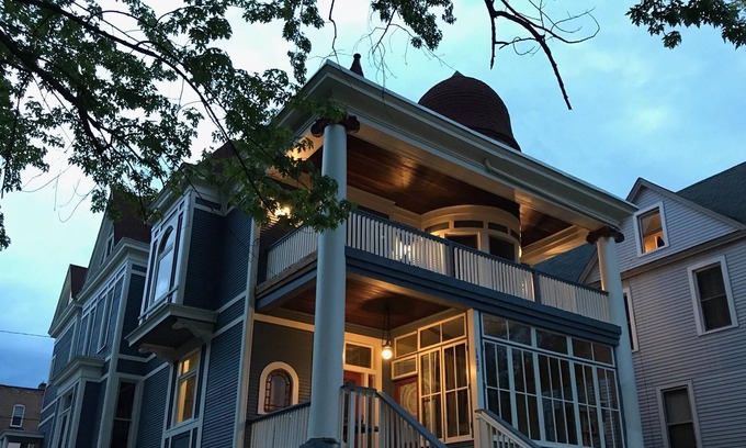 East Hillside Apartment | City View Condo | Historic Victorian Apartment