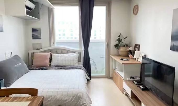 Ansan Apartment | City view room with Netflix