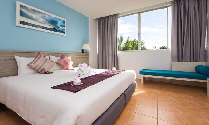 Karon Hotel | City View superior room #12, 3 mins to Karon beach