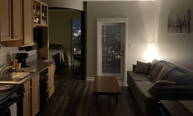 Downtown Indianapolis Apartment | City View Top Floor W/Balcony