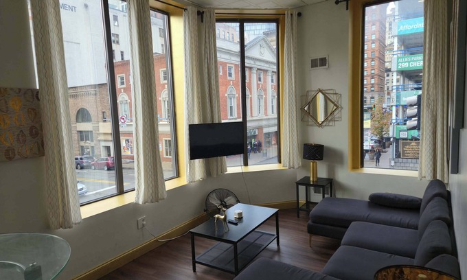 Downtown Pittsburgh Apartment | City Views | Downtown Apt | Walk Everywhere