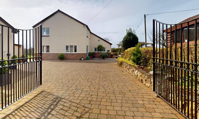 Llangefni Cottage | Clai Cerrig - Four Bedroom Cottage, Sleeps 8