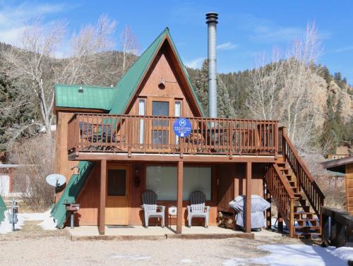 Red River House | Claim Jumper A-Frame 1 - On The River - Pet Friendly - WiFi - Cable - Wood Burning Fireplace
