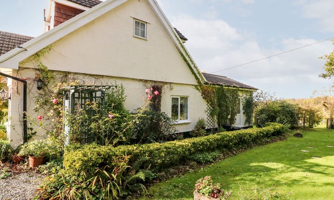 Stibb Cottage | CLAIRE'S COTTAGE, family friendly, with a garden in Kilkhampton