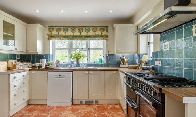 Melton Constable House | Clare Cottage - Three Bedroom House, Sleeps 8