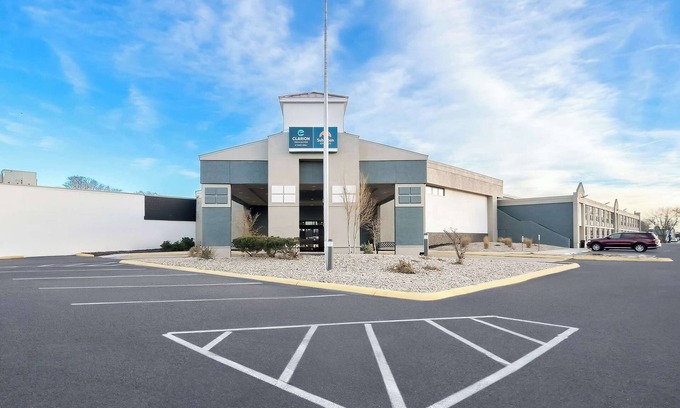 Kearney Hotel | Clarion Inn & Suites and Convention Center