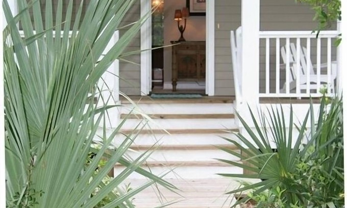 Cape Fear Station House | Classic BHI Home, Ideal for 2 Families, Easy Beach Access