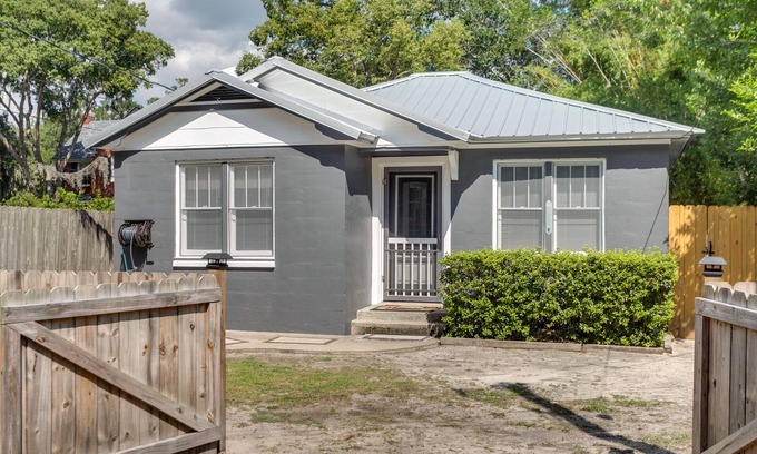 Brunswick House | Classic Brunswick Home ~ 8 Mi to St Simons Island!