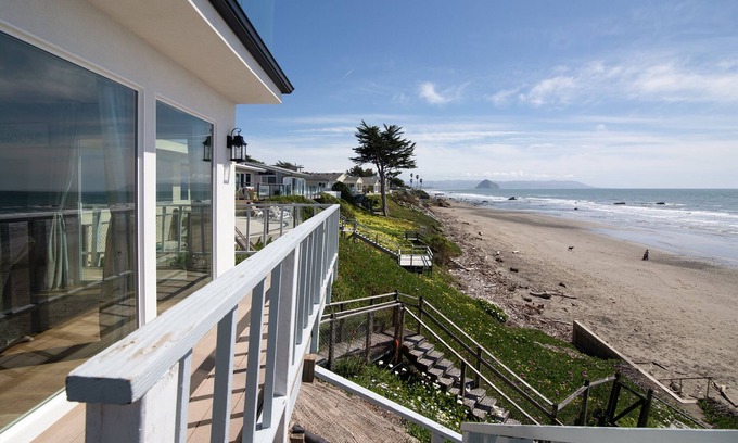Cayucos House | Classic Cayucos Oceanfront REMODELED AS OF 2023