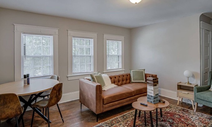 Westerwood House | Classic & Charming Entire Home in Greensboro 1 Mile From Downtown. FREE WIFI.