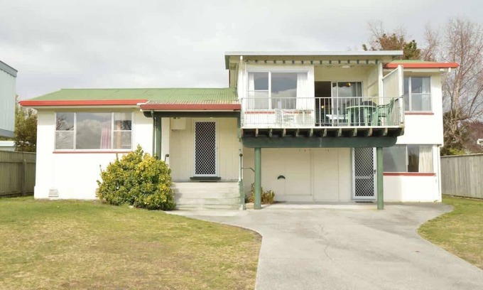 Wharewaka House | Classic holiday spot, memories at Wharewaka Beach