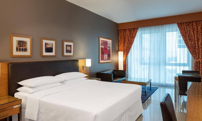 Al Mankhool Apartment | Classic King Room Near Sharaf DG Metro