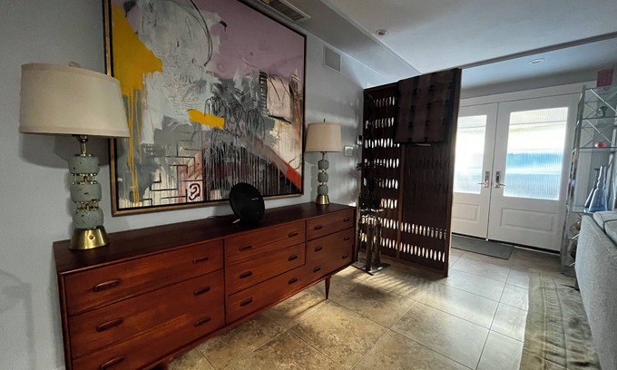 Warm Sands House | Classic Mid Century Modern - sleeps four