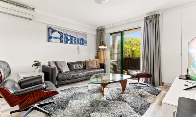 Redfern Apartment | Classy 2-bed Apartment by Prince Alfred Park