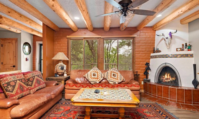 Northeast Santa Fe Condo | Classy Casita, Hot tub, Pool, Dwtn walk