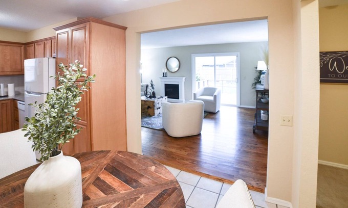 Edmond House | Classy, Clean & Close to Everything! WHEEL CHAIR ACCESSIBLE UPON REQUEST!