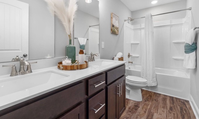Clarksville House | Clean Jungle-Themed w/ King Bed, 30 mins to Nashville, Safe