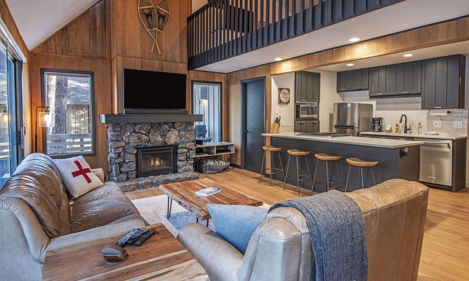 Overlook Park House | Clean, Open Sunriver Home has Fantastic Updates, Gourmet Kitchen and King Suite