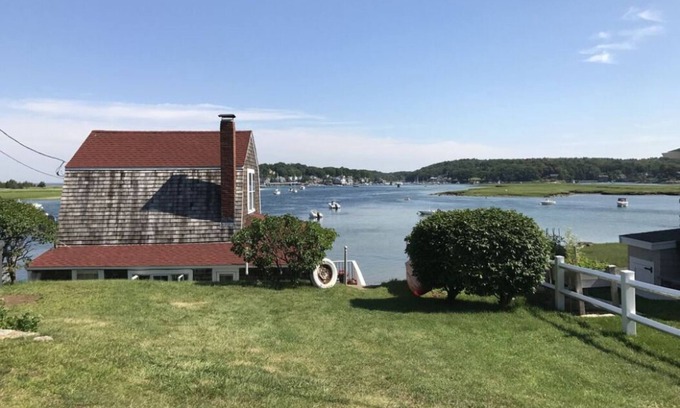 Gloucester House | Clean Waterfront Classic Cottage with Private Beach