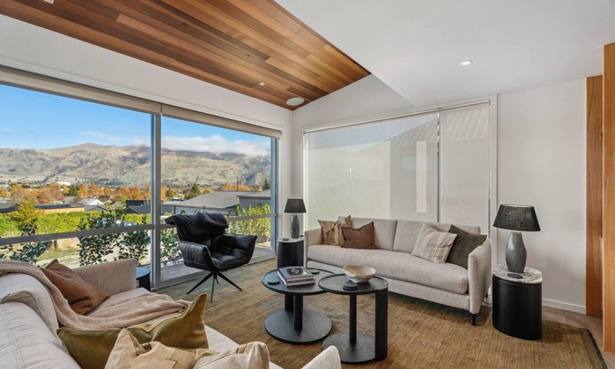 Wanaka House | Clearview Vista - Wanaka Holiday Home