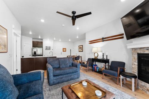 Lakeside Village Apartment | Clearwater Lofts 302 Building 1 by Summit County Mountain Retreats