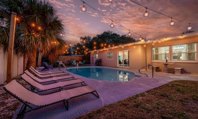 Largo House | Clearwater Near Beach&Airports HeatedPool Fire Pit
