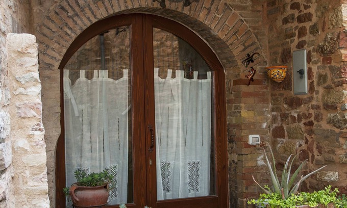 Spello Apartment | Cleopatra - Hilltop Medieval Escape with Panoramic View