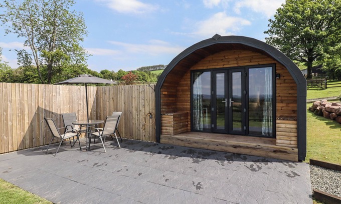 Lockerbie Cottage | CLEUGH LODGE, pet friendly, country holiday cottage in Lockerbie