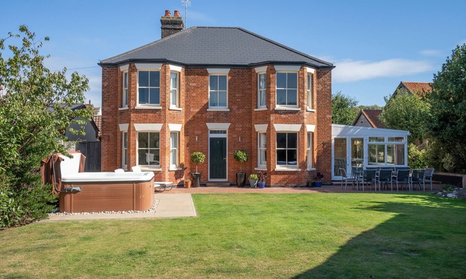 Winterton-on-Sea House | Cleveland House | Winterton Cottages