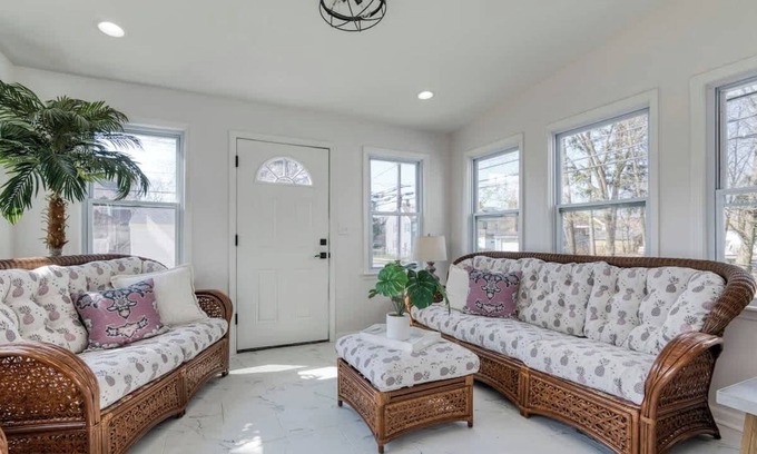 Cleveland House | Cleveland House: Garage, 3 Bedrooms & WiFi
