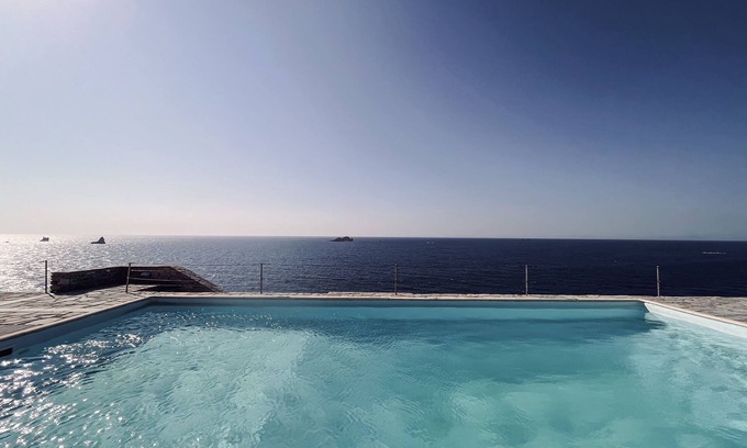 Antiparos Villa | Cliff Villa