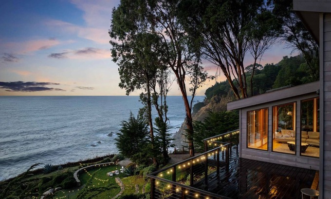 Big Sur House | Cliffside Luxury Retreat: Panoramic Views + Outdoor Copper Tub + Sauna