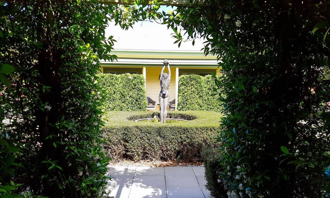 Clive Cottage | Clive Colonial Cottages - 300m from Bike trails