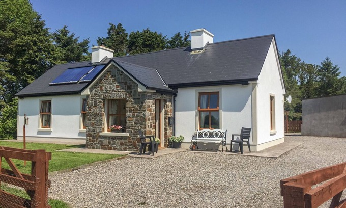 Cloonkee Cottage | CLOONKEE COTTAGE, family friendly in Ballina, County Mayo